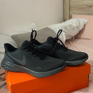 Women’s Nike Revolution 5